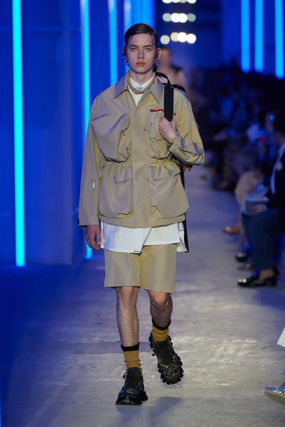 Look 32